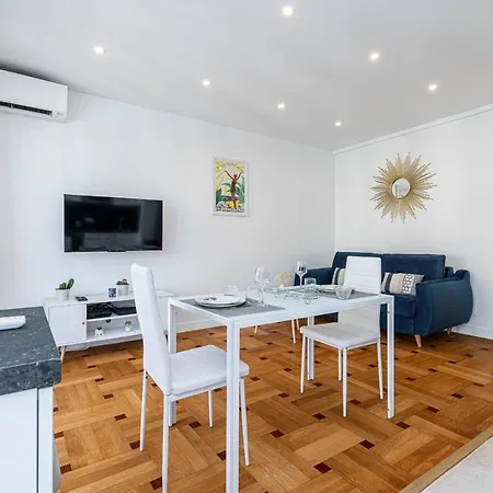 Quiet 1 Bdr Downtown Terrace Ac & Parking 公寓 *