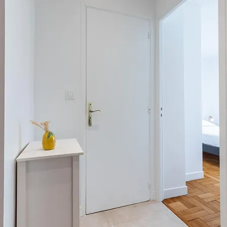 Quiet 1 Bdr Downtown Terrace Ac & Parking 公寓 *