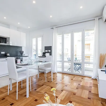 Quiet 1 Bdr Downtown Terrace Ac & Parking Apartman