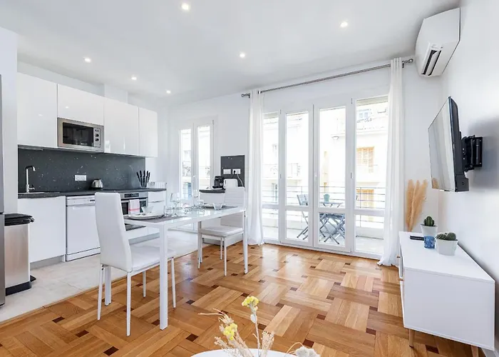 Quiet 1 Bdr Downtown Terrace Ac & Parking Appartement